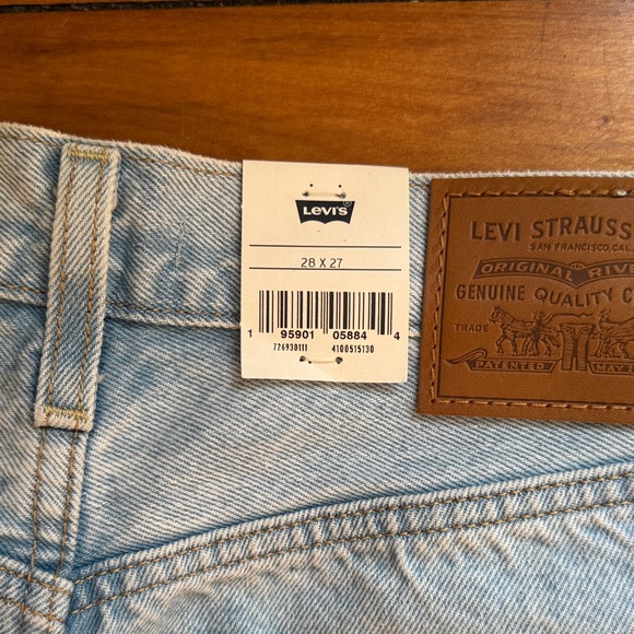 NWT Levi’s Ribcage Straight Ankle Jeans - Picture 4 of 6